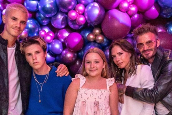Hiếm hoi lắm bà xã Beckham mới chia sẻ về con gái út, chỉ nói 1 câu về cách dạy con mà dư luận ngỡ ngàng