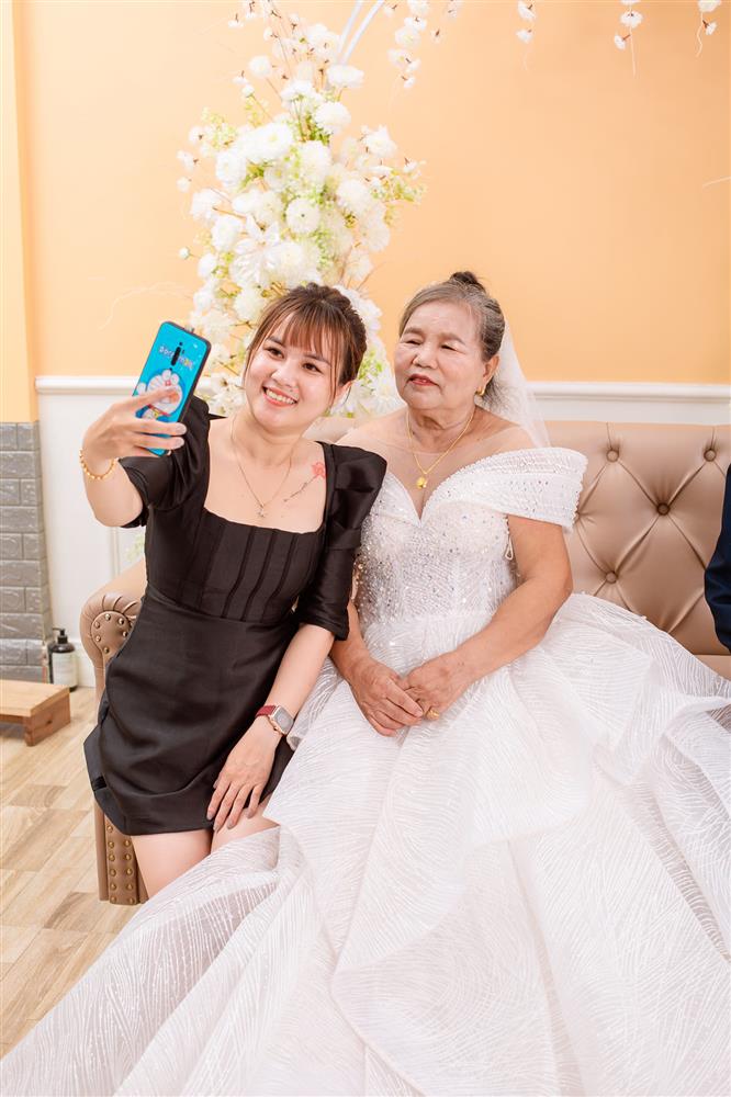 Cô gái mồ côi đồng ý cưới người đàn ông mù cách đây hơn 50 năm: Vợ tần tảo nuôi đủ 5 con với 1 chồng, nửa thế kỷ chưa từng than vãn!-9