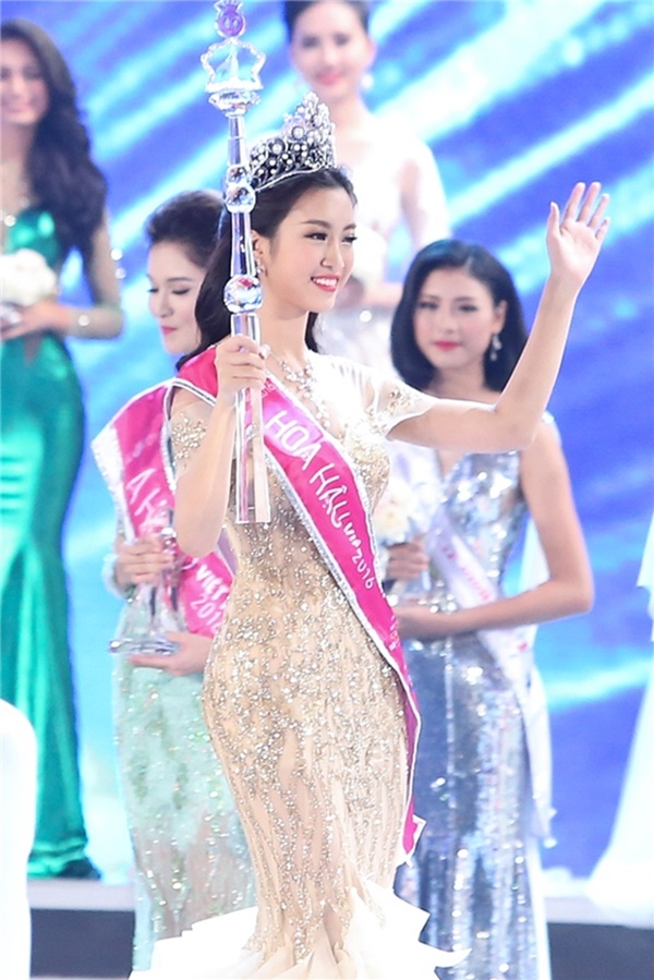 Cuộc sống hiện tại của Top 3 Hoa hậu Việt Nam 2016: Đỗ Mỹ Linh sắp kết hôn, 2 Á hậu thì sao?-3