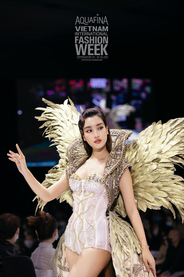 Cuộc sống hiện tại của Top 3 Hoa hậu Việt Nam 2016: Đỗ Mỹ Linh sắp kết hôn, 2 Á hậu thì sao?-8