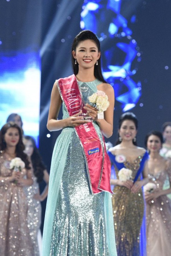 Cuộc sống hiện tại của Top 3 Hoa hậu Việt Nam 2016: Đỗ Mỹ Linh sắp kết hôn, 2 Á hậu thì sao?-15