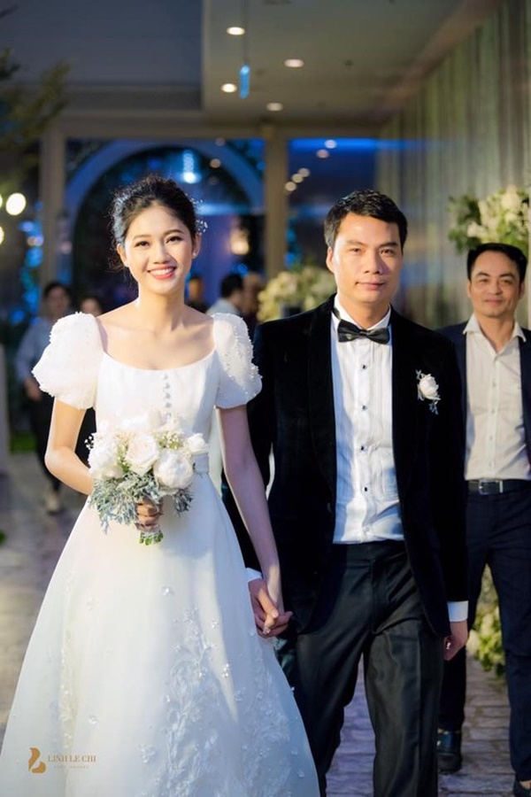 Cuộc sống hiện tại của Top 3 Hoa hậu Việt Nam 2016: Đỗ Mỹ Linh sắp kết hôn, 2 Á hậu thì sao?-17