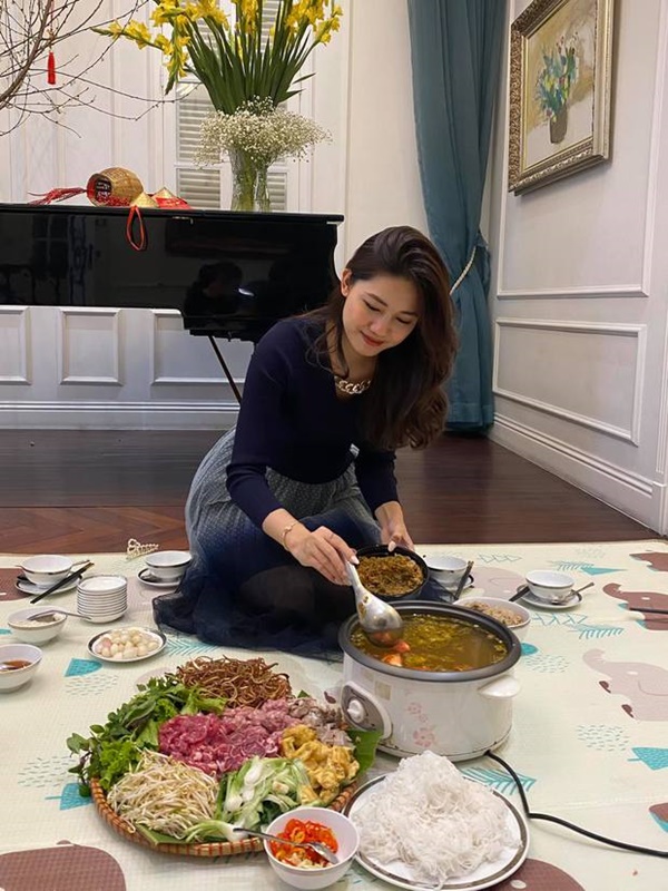 Cuộc sống hiện tại của Top 3 Hoa hậu Việt Nam 2016: Đỗ Mỹ Linh sắp kết hôn, 2 Á hậu thì sao?-20