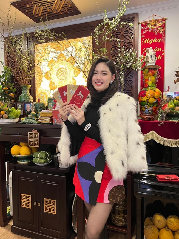 Cuộc sống hiện tại của Top 3 Hoa hậu Việt Nam 2016: Đỗ Mỹ Linh sắp kết hôn, 2 Á hậu thì sao?-21