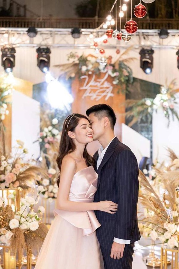 Cuộc sống hiện tại của Top 3 Hoa hậu Việt Nam 2016: Đỗ Mỹ Linh sắp kết hôn, 2 Á hậu thì sao?-28