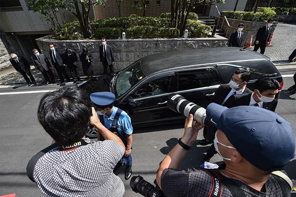 Xe tang chở thi thể cựu Thủ tướng Abe về tới Tokyo-1