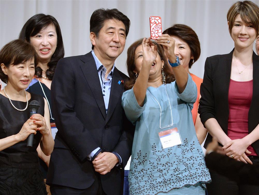 Nhìn lại khoảnh khắc ấn tượng không thể nào quên trong cuộc đời cựu Thủ tướng Abe Shinzo-10