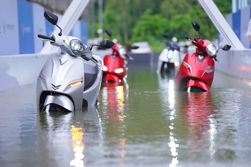 VF e34 chinh phục thử thách lội nước sâu nửa mét-8