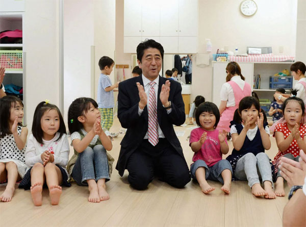Nhìn lại khoảnh khắc ấn tượng không thể nào quên trong cuộc đời cựu Thủ tướng Abe Shinzo-6