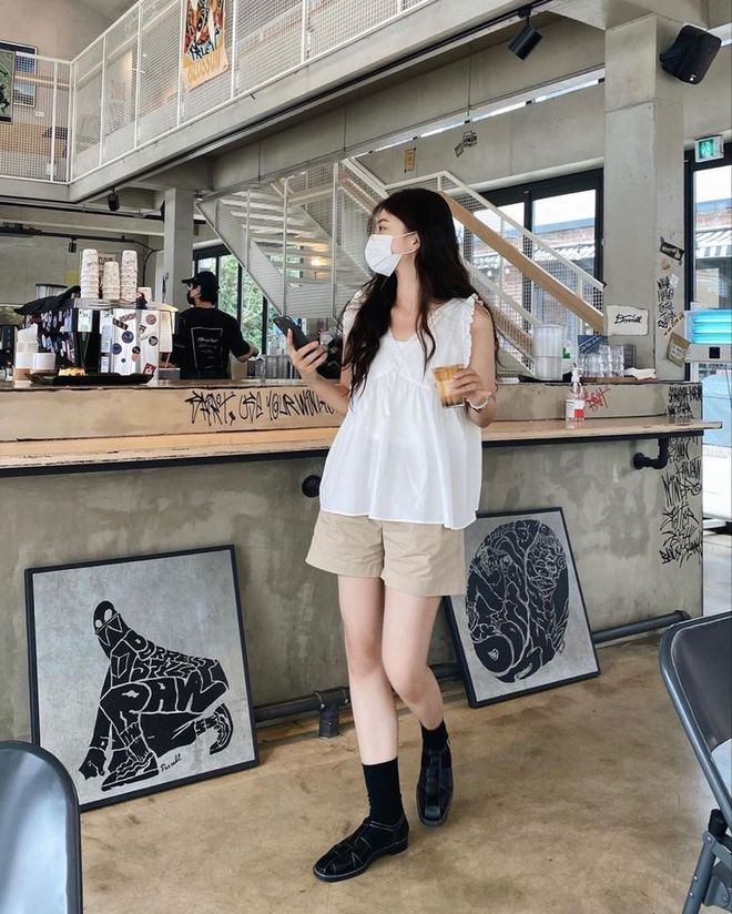 Hè này đi sắm váy áo, nàng cứ chọn đồ theo 4 gam màu vừa giúp tôn da lại trẻ ra vài tuổi sau đây-11