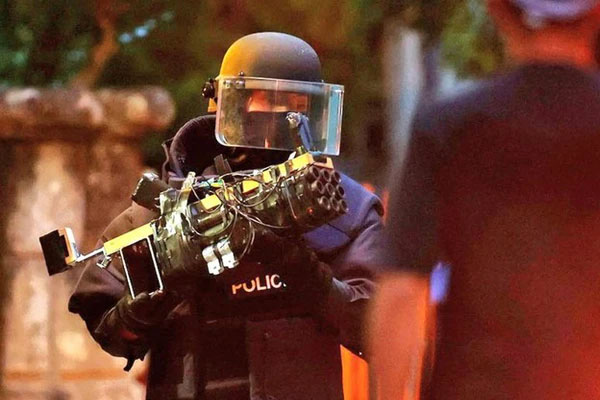 Giây phút cuối cùng vệ sĩ lao ra che chắn cho ông Abe Shinzo-4