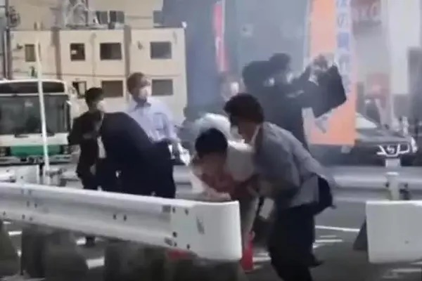 Tình yêu bền chặt ông Abe Shinzo dành cho vợ-7