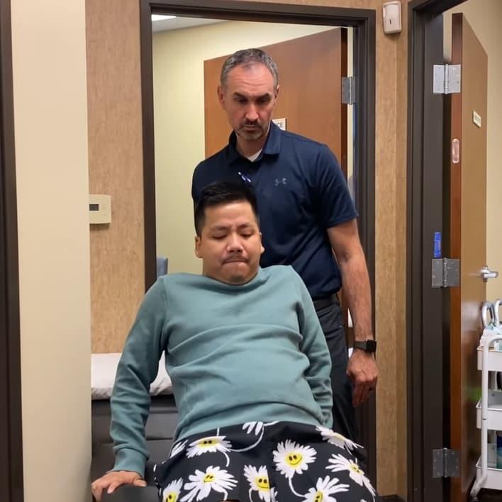 Khoa Pug khoe chiều cao khủng khi chi tiền tỷ phẫu thuật kéo chân-4