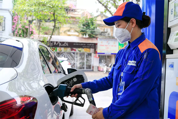 Giảm tới 3.000 đồng, đêm nay giá xăng xuống dưới 30.000 đồng/lít-1