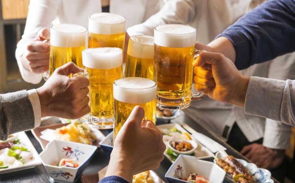 Uống bia để giải khát: Chuyên gia khuyến cáo không mát mà còn tăng nguy cơ đột quỵ-1