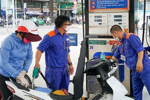 Vì sao giá xăng không giảm hơn 4.000 đồng/lít?-2