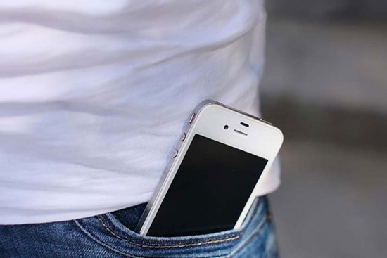 5 vị trí để điện thoại không khác gì gài bom nổ chậm bên người