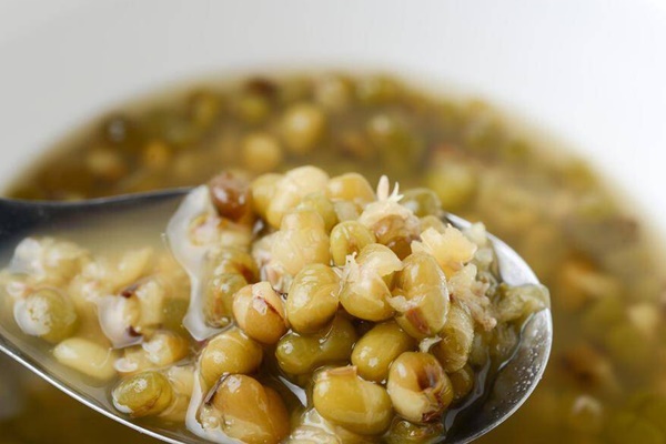 Nhóm người không nên ăn đậu xanh, đậu đen, đậu tương kẻo mang thêm bệnh vào người-1