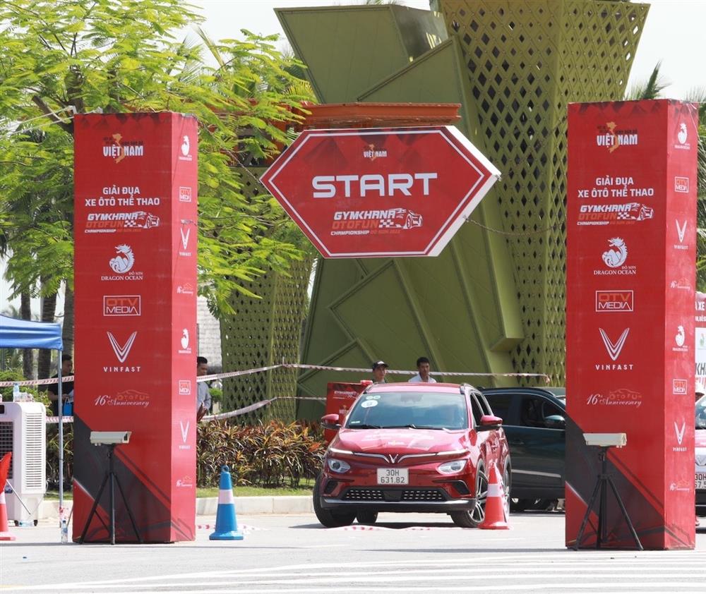 Màn đua nghẹt thở của VF e34 tại giải đua Gymkhana bằng xe điện đầu tiên-3