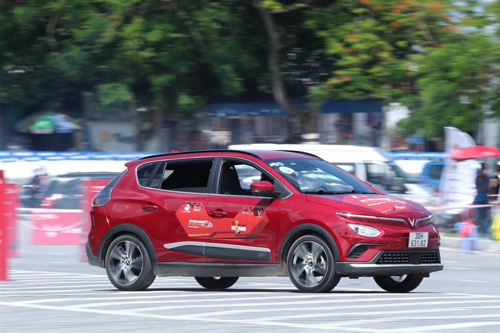 Màn đua nghẹt thở của VF e34 tại giải đua Gymkhana bằng xe điện đầu tiên-7