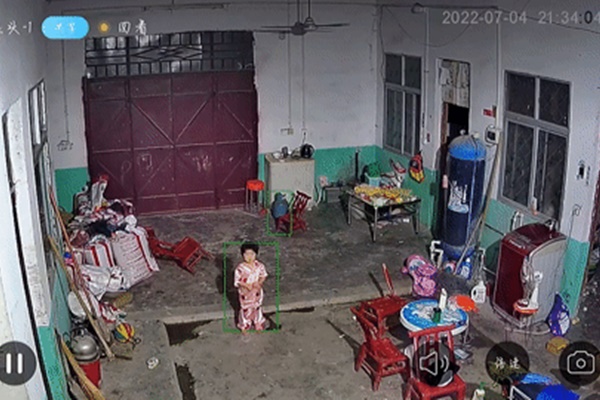 Phản ứng đáng yêu của em bé nước ngoài khi lần đầu nếm thử phở Việt hút gần 5 triệu lượt xem-1