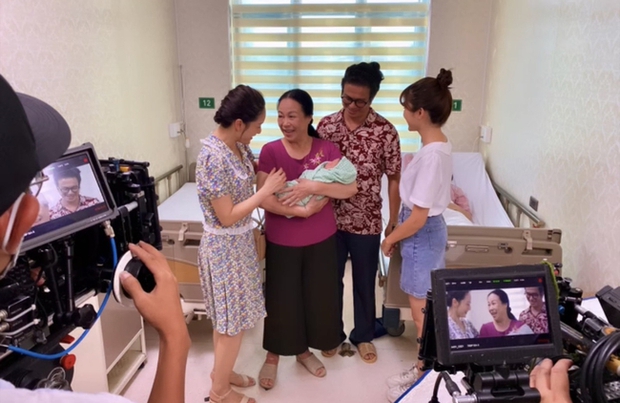 Thương ngày nắng về: Lộ cảnh bà Nga bế cháu mới sinh trong bệnh viện, dự đoán kết phim có hậu-1