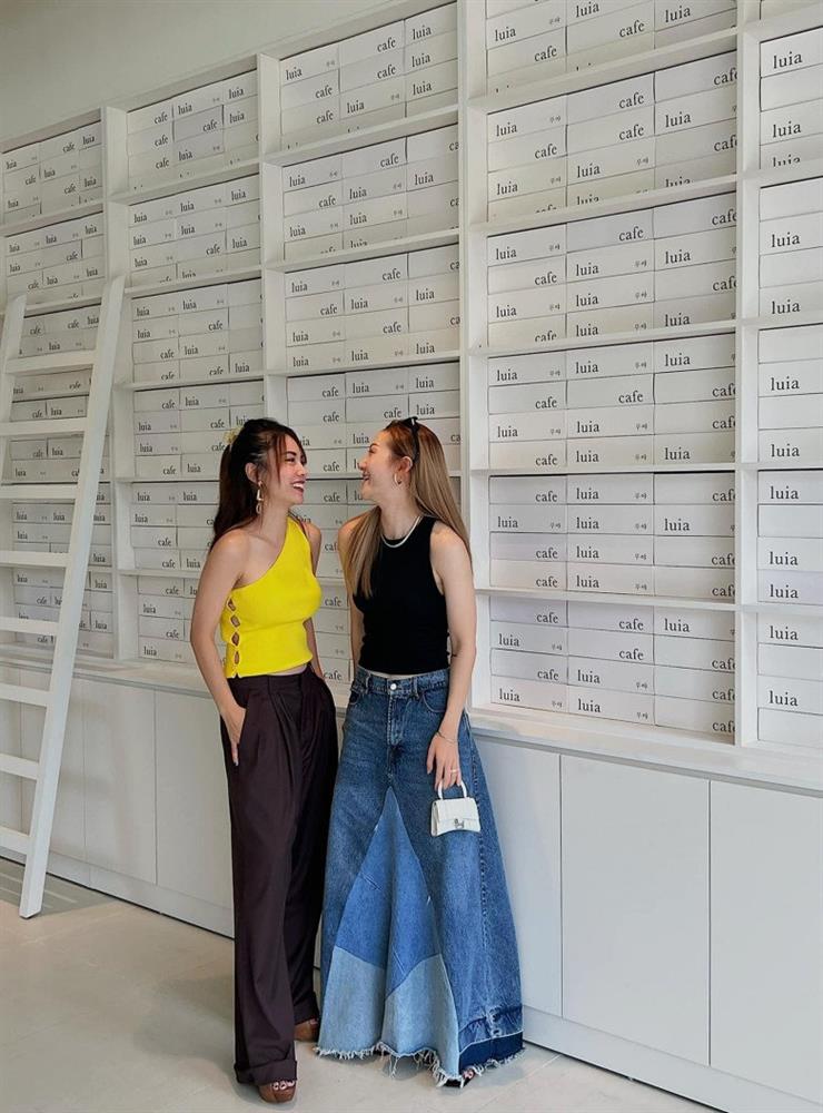 Học cách phối áo sơ mi sành điệu của chị em Yến Trang - Yến Nhi-1