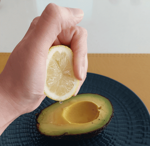 Bơ đã cắt dở rất dễ bị thâm: 5 mẹo bảo quản bơ tươi lâu, không thâm đen có thể bạn chưa biết!-1