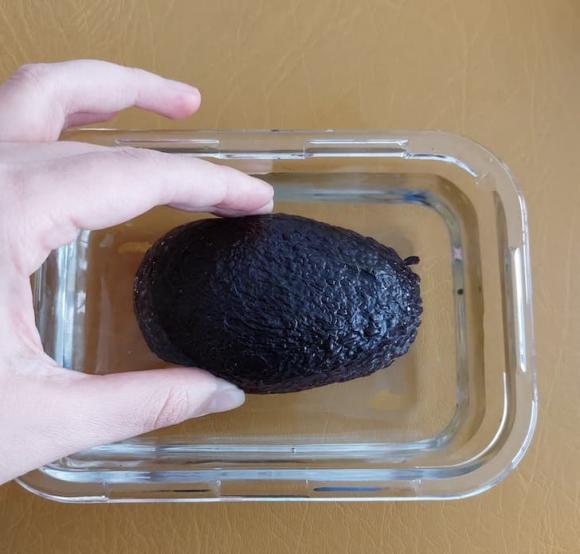 Bơ đã cắt dở rất dễ bị thâm: 5 mẹo bảo quản bơ tươi lâu, không thâm đen có thể bạn chưa biết!-4