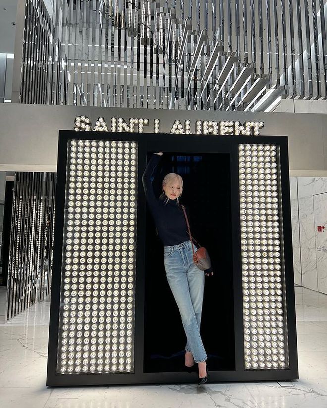 Để che đi khuyết điểm chân vòng kiềng, Rosé chăm chỉ diện 4 kiểu quần sành điệu dưới đây-16