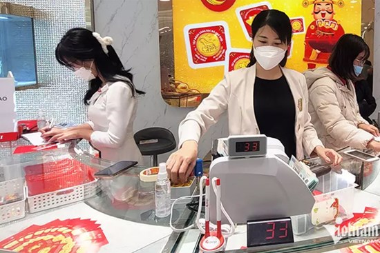 Giá vàng hôm nay 12/7: USD mạnh lên, lấn át vàng