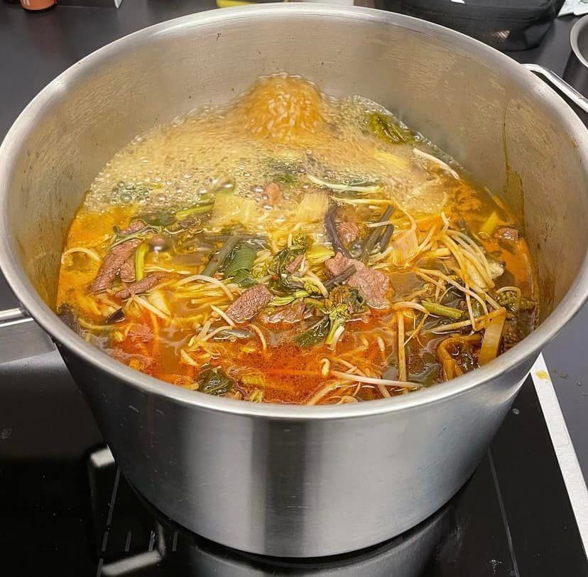 Son Ye Jin ra dáng vợ đảm khi trổ tài nấu ăn cho ông xã Hyun Bin-2