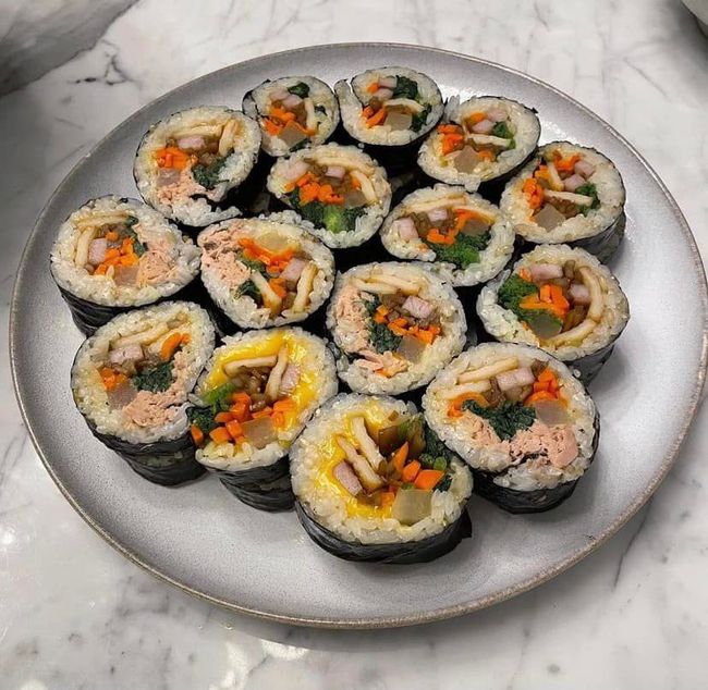 Son Ye Jin ra dáng vợ đảm khi trổ tài nấu ăn cho ông xã Hyun Bin-1