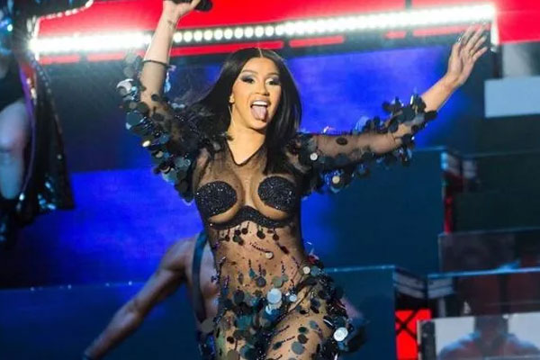 Hé lộ tình trạng của nam vũ công bị màn hình LED 600 kg rơi trúng người, 1 thành viên nhóm nhạc phải nhập viện-10