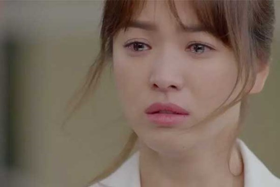 Mẹ chồng bảo tôi lấy quần áo cũ về nhà cho mẹ đẻ mặc, chồng nói gì đó khiến tôi bật khóc
