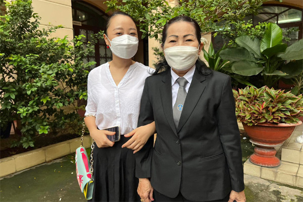 Xét xử vụ tài xế Mercedes tông nữ tiếp viên hàng không ở TP.HCM: Mẹ bị cáo không đồng ý kê biên tài sản-6