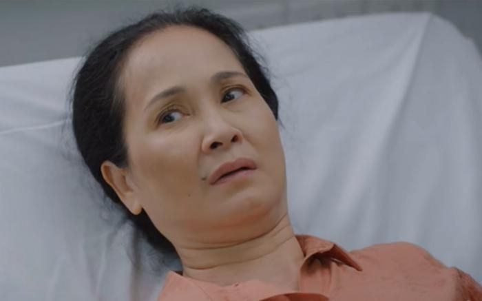 Thương Ngày Nắng Về: NSND Lan Hương bị tai nạn, Lan Phương thay Hồng Đăng đến chăm mẹ-6