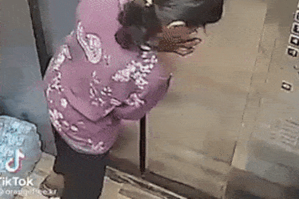 Nam thanh niên ‘no đòn’ vì bắt nạt cụ ông trong thang máy-1