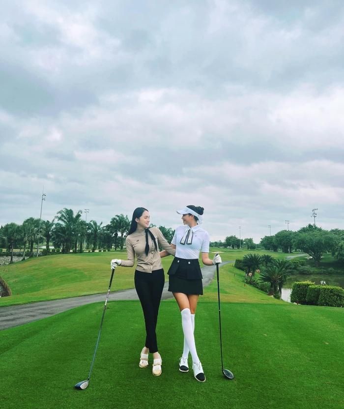 Hoa hậu Phạm Hương đọ sắc với Hương Giang trên sân golf, đập tan tin đồn cạch mặt-2