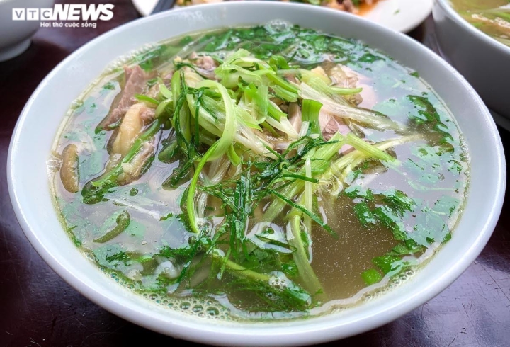 Cả tháng tôi không thể ăn phở, tiền đâu mà ăn?-1