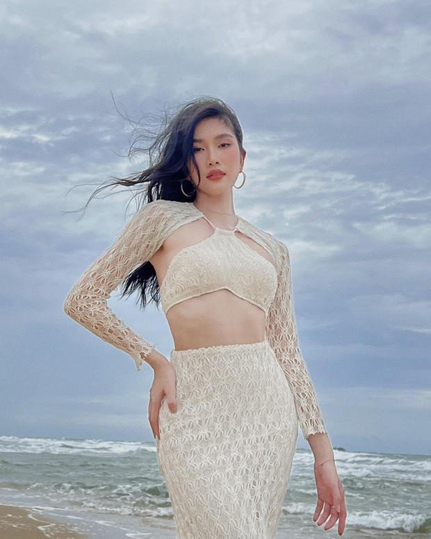 Dàn hậu diện váy biến tấu từ áo tắm: Kỳ Duyên, Thùy Tiên khiến fan trầm trồ với body cực gắt-17