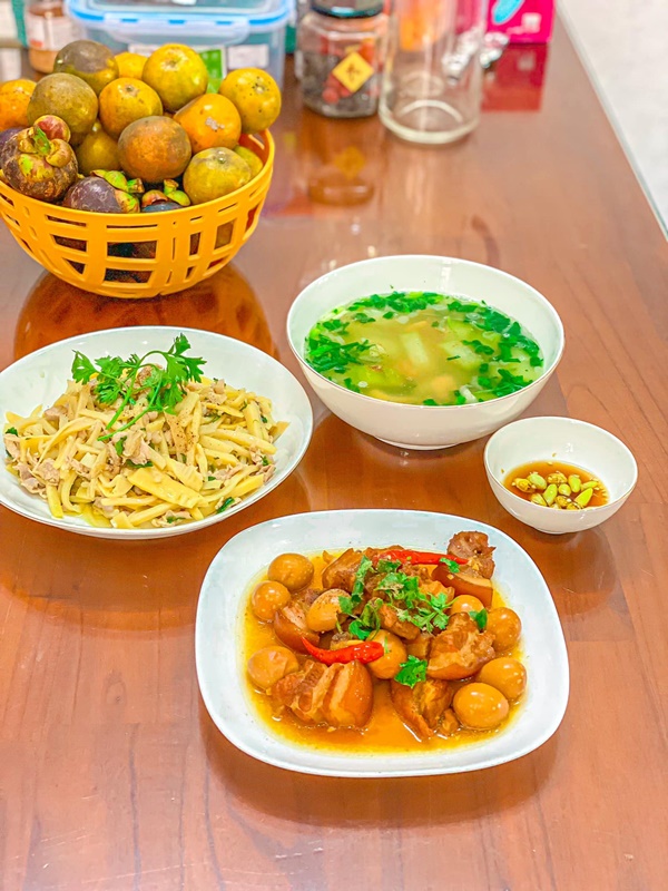 Gia đình 4 người khẩu vị khác nhau, mẹ đảm bận rộn vẫn đãi cả nhà&nbsp;mâm cơm tươm tất, ngon miệng, đẹp mắt-4