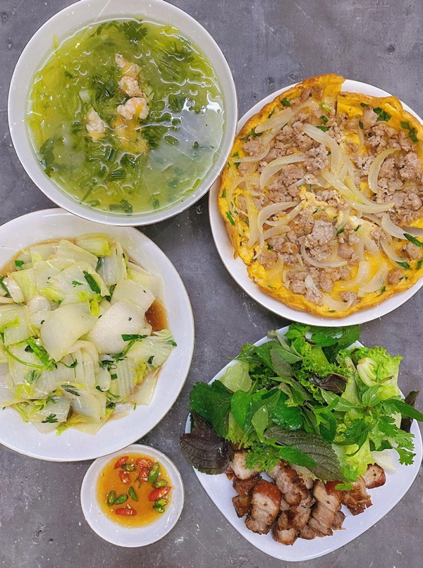 Gia đình 4 người khẩu vị khác nhau, mẹ đảm bận rộn vẫn đãi cả nhà&nbsp;mâm cơm tươm tất, ngon miệng, đẹp mắt-33