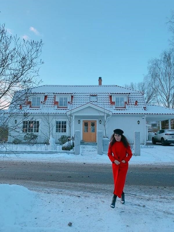 Hà Hồ đưa Lisa, Leon sang Thuỵ Điển thăm bố mẹ Kim Lý, hé lộ thêm không gian yên bình của gia đình chồng-5