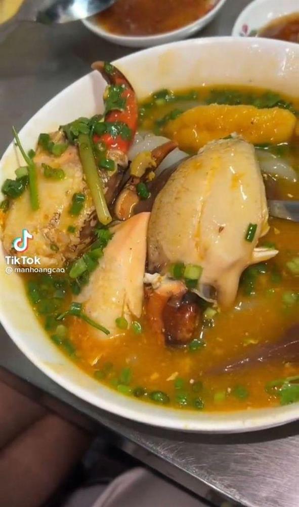 Quán bánh canh cua bị tố chặt khách 700.000 đồng⁄tô: 20 năm trước đã bán 300.000 đồng-1