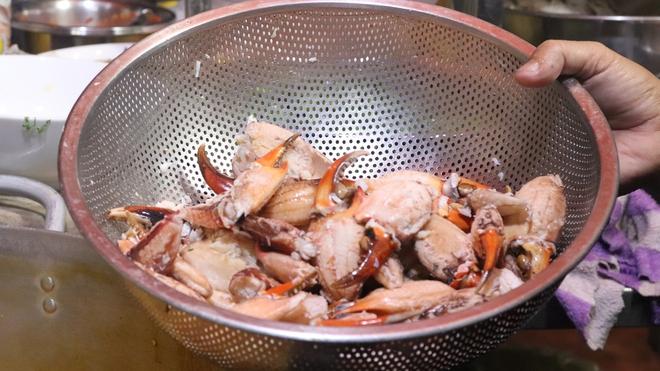 Quán bánh canh cua bị tố chặt khách 700.000 đồng⁄tô: 20 năm trước đã bán 300.000 đồng-2