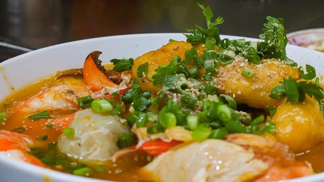 Quán bánh canh cua bị tố chặt khách 700.000 đồng⁄tô: 20 năm trước đã bán 300.000 đồng-9