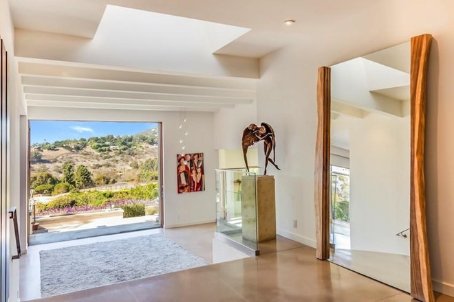 Biệt thự view đồi, bên trong như thiên đường trị giá 80 tỷ của Thần Sấm Chris Hemsworth-2