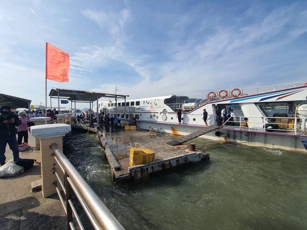 Hàng ngàn du khách kẹt ở Phú Quốc vì thời tiết xấu-2