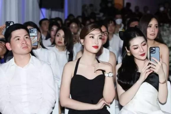 Hoa hậu Đỗ Mỹ Linh lộ ảnh đi thử váy cưới sau khi được bạn trai thiếu gia cầu hôn?-1
